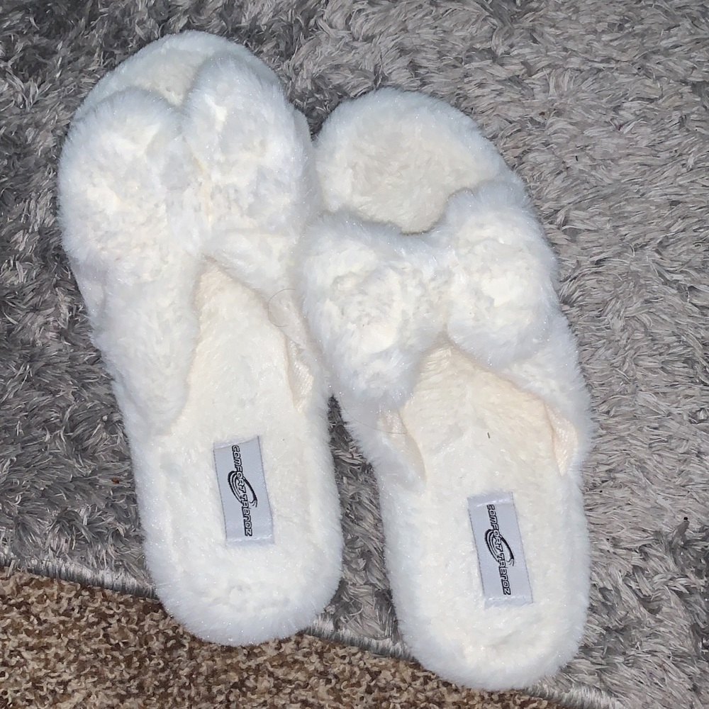 Fluffy slippers size 7/8